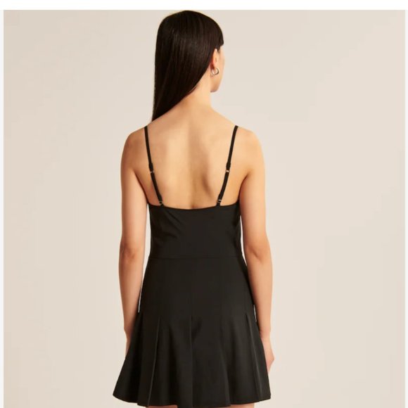 Abercrombie and Fitch Pleated Traveler Mini Dress - Picture 7 of 9